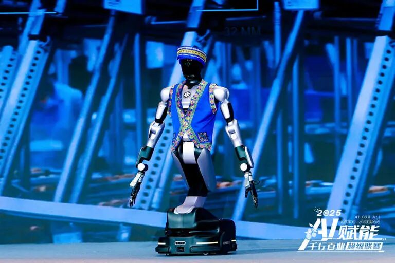 具身智能机器人“爱宝”亮相。主办方供图