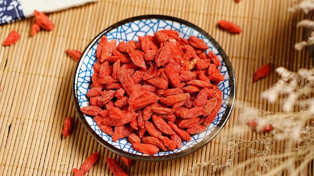 有这3种表现的人最适合吃枸杞，4个养人功效别错过！只是千万别和它一|卡尼|枸杞|枸杞子_新浪新闻