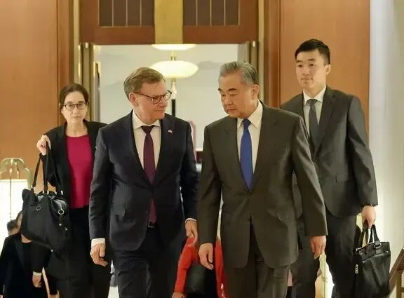 凤凰早报|王毅阐述台湾地位被“七重锁定”；日本7.5级地震后再发强震警告