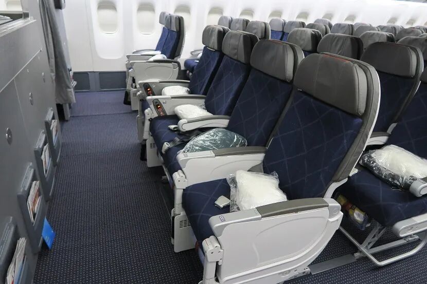 为什么飞机选座，有些座位是锁定不能选的|座位|经济舱|航班_新浪新闻