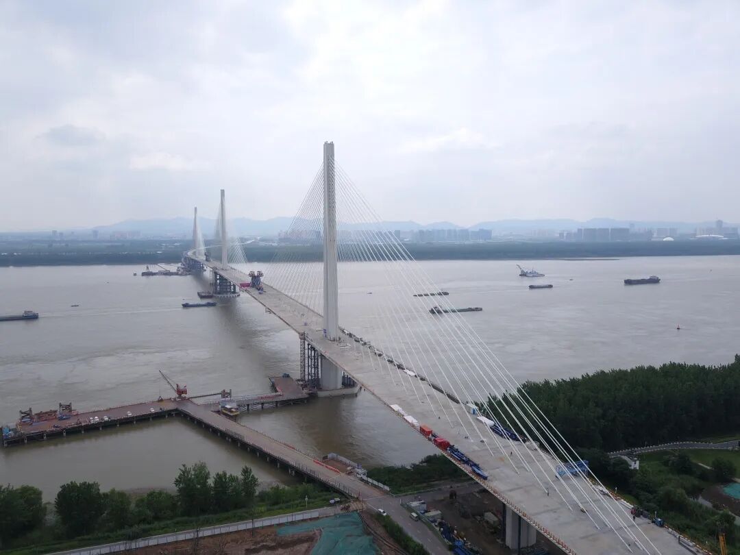南京长江第五大桥“零误差”合龙