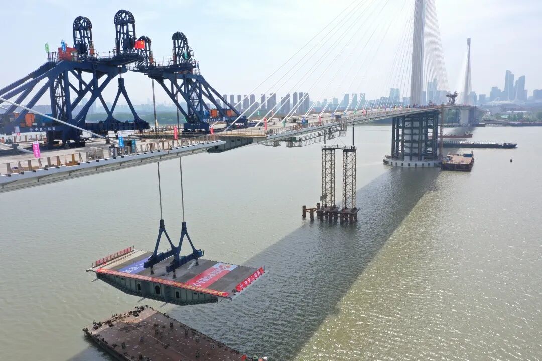 南京长江第五大桥“零误差”合龙