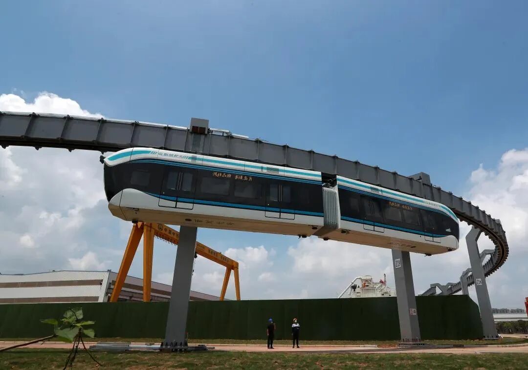 中国中铁总裁陈文健到中铁工业调研空轨产业