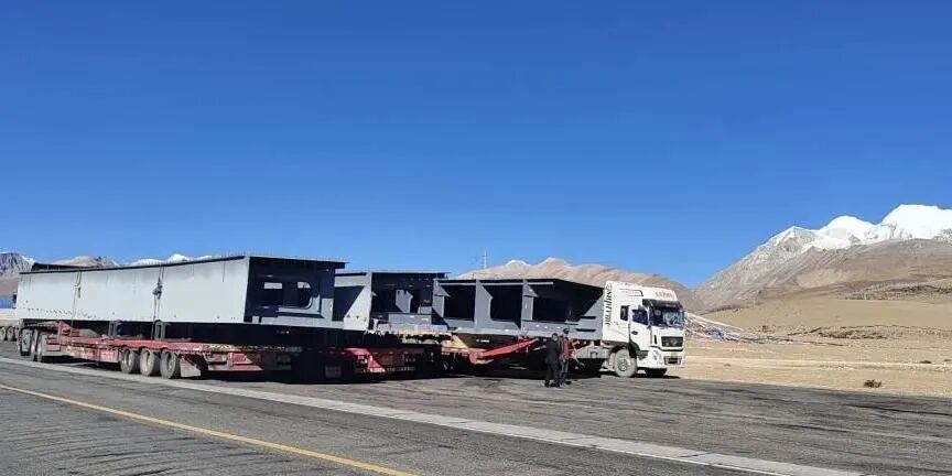 穿过可可西里、翻越唐古拉山，拉萨首座高架钢箱梁桥成功首架