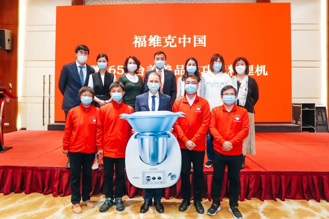 福维克致敬最美逆行天使