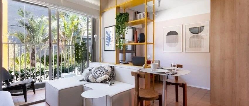 36㎡美式小宅放大术，曲弧铁架勾勒书房隔间！