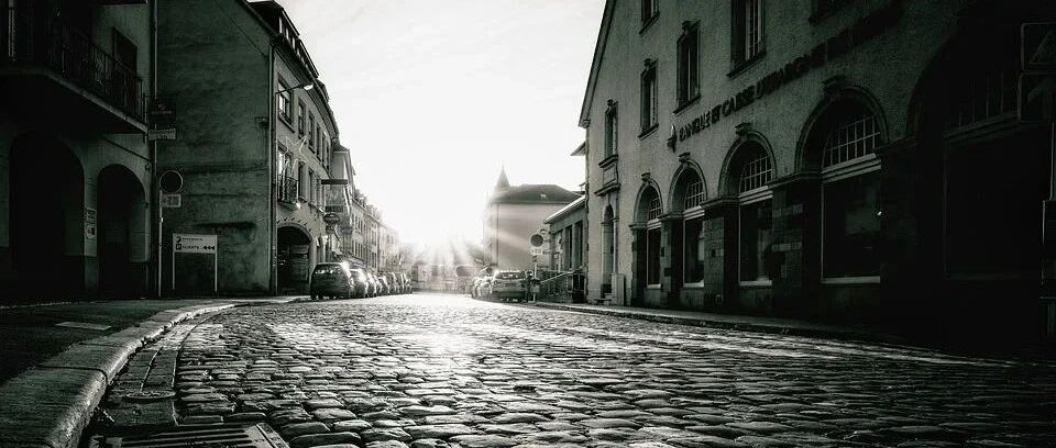 从负债10万到存款30万：会赚钱的设计师都在做这件事