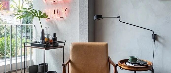 23㎡现代小宅的灵活设计：木色+高级灰