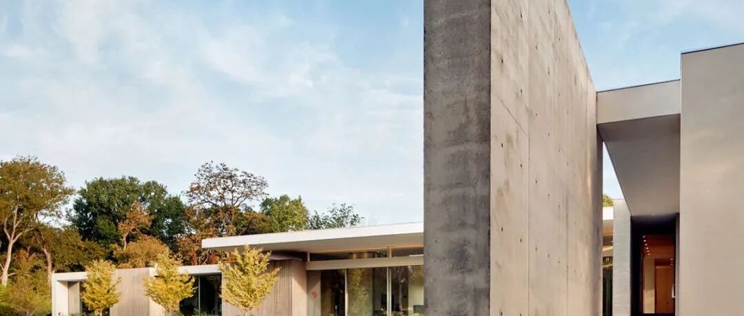 你绝对没见过的混凝土豪宅：拥有无边泳池、庭院足球场等