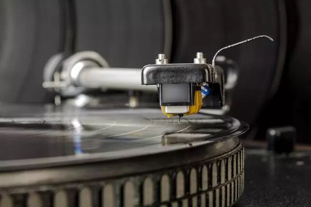 黑胶唱片：永不过时的经典，最好的音乐适合慢慢聆听