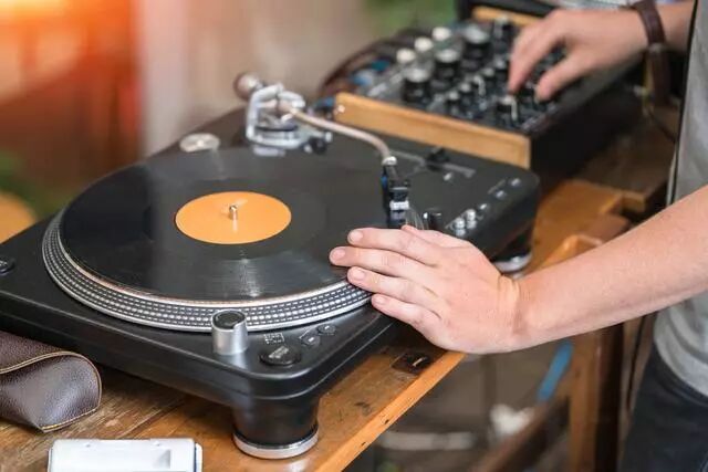 黑胶唱片：永不过时的经典，最好的音乐适合慢慢聆听