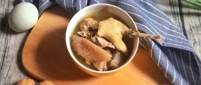 如果你想过秋天，请喝一碗酸萝卜老鸭汤 | 深夜电台