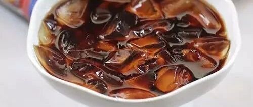 酷暑中树荫下的冰粉，三块钱一份的清凉 | 深夜电台