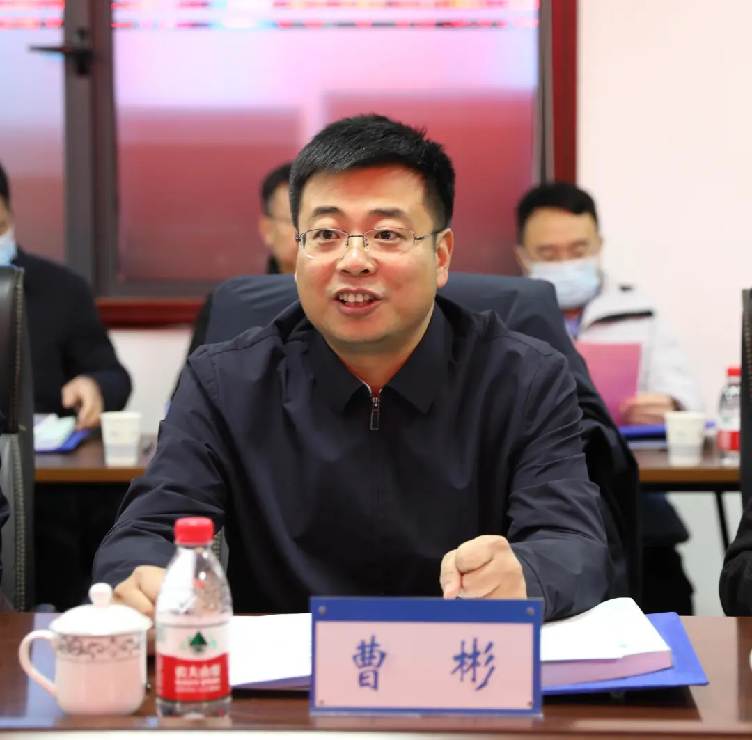中国中铁工会副主席曹彬主持会议.jpg 图片