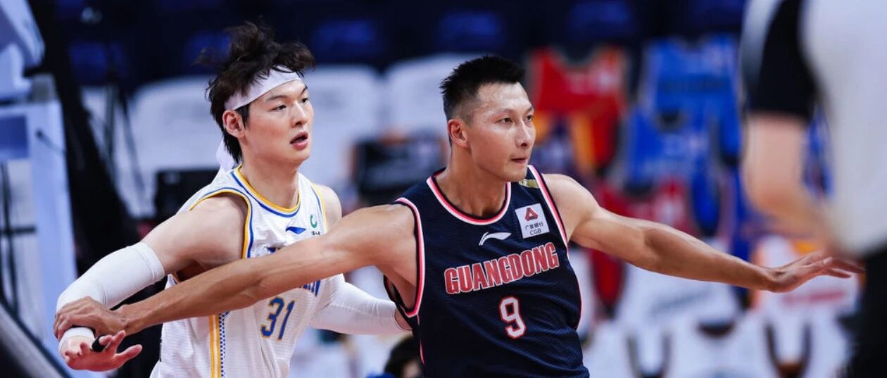 半场32+5！易建联打疯了，杜锋几个镜头引热议，球迷调侃：大型双标现场