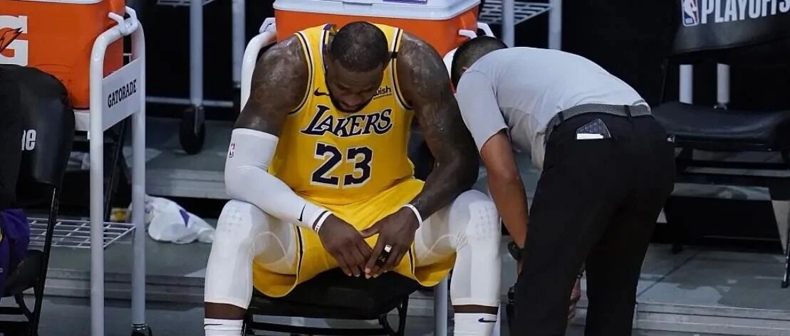 湖人为何首轮遭淘汰？沃帅詹眉都提一点，浓眉力挺老詹：他尽力了