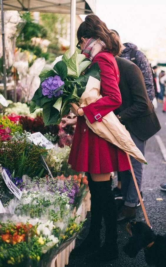 最珍贵的花，不是别人送的那一捧，而是自己买的那一束！