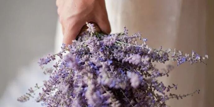 用干花制成的手捧花，也很美！