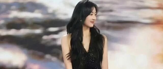 孙千腿长如艺术品,引发网友疯狂赞叹!