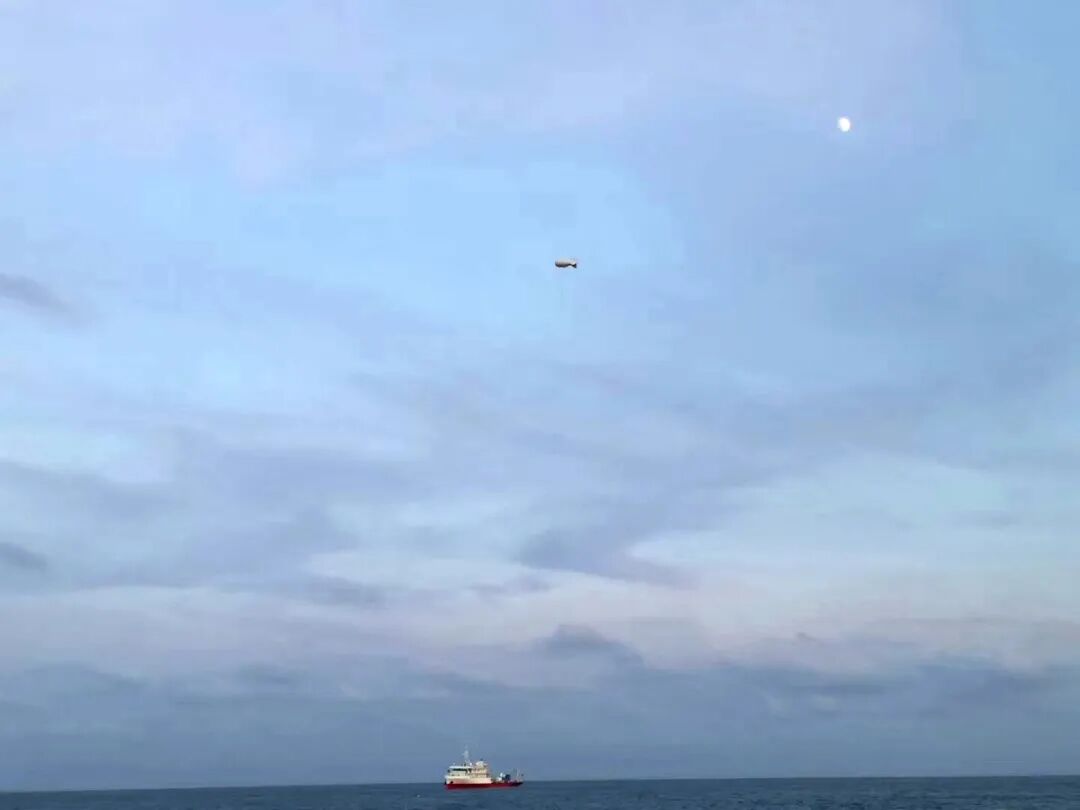 空天院系留氣球平臺(tái)完成“智慧海洋”應(yīng)急通信試驗(yàn)網(wǎng)絡(luò)項(xiàng)目海試的圖2