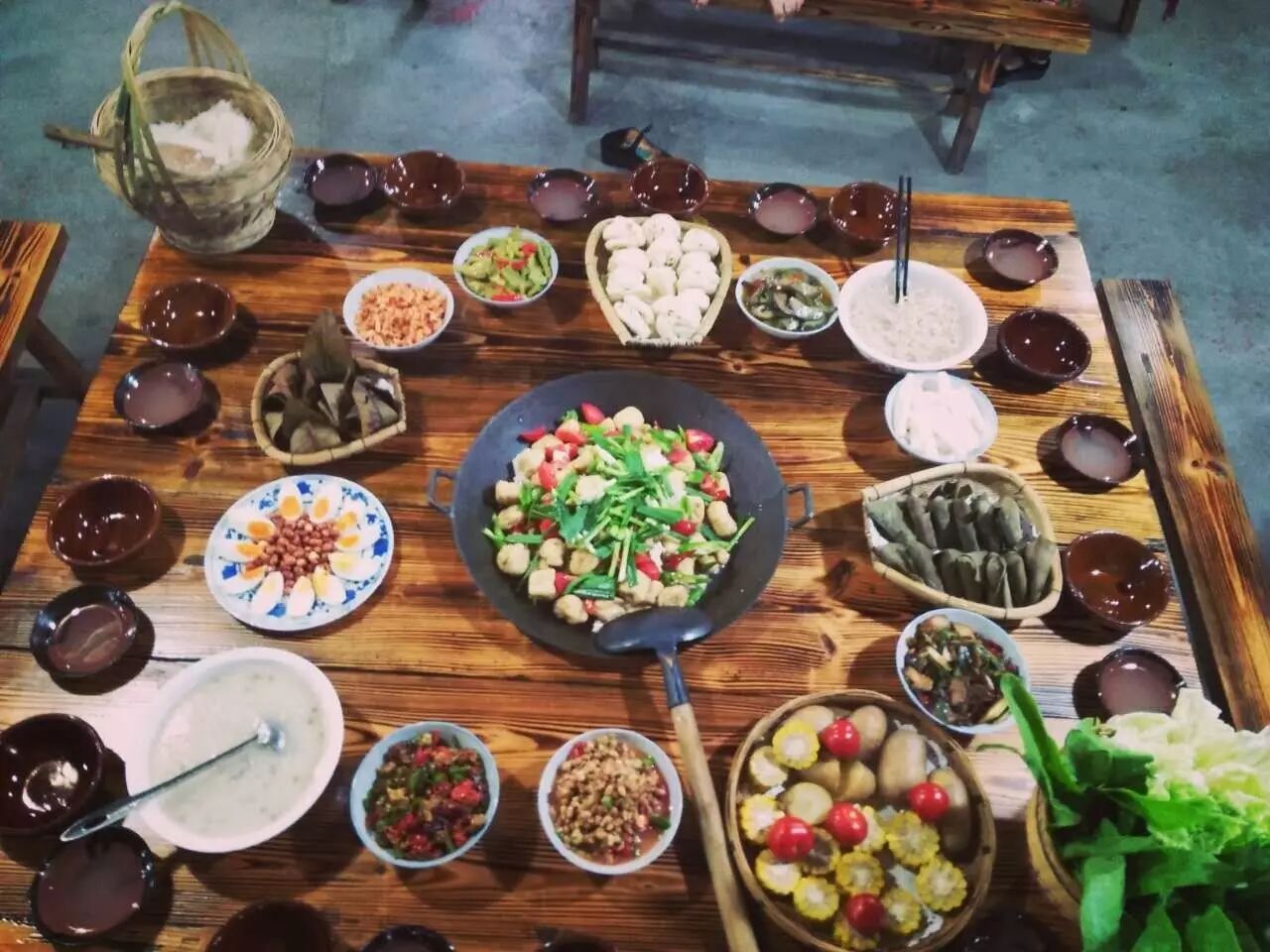 凤凰古城 苗寨 张家界 世界之最高空玻璃桥 苗家秘制苗王宴