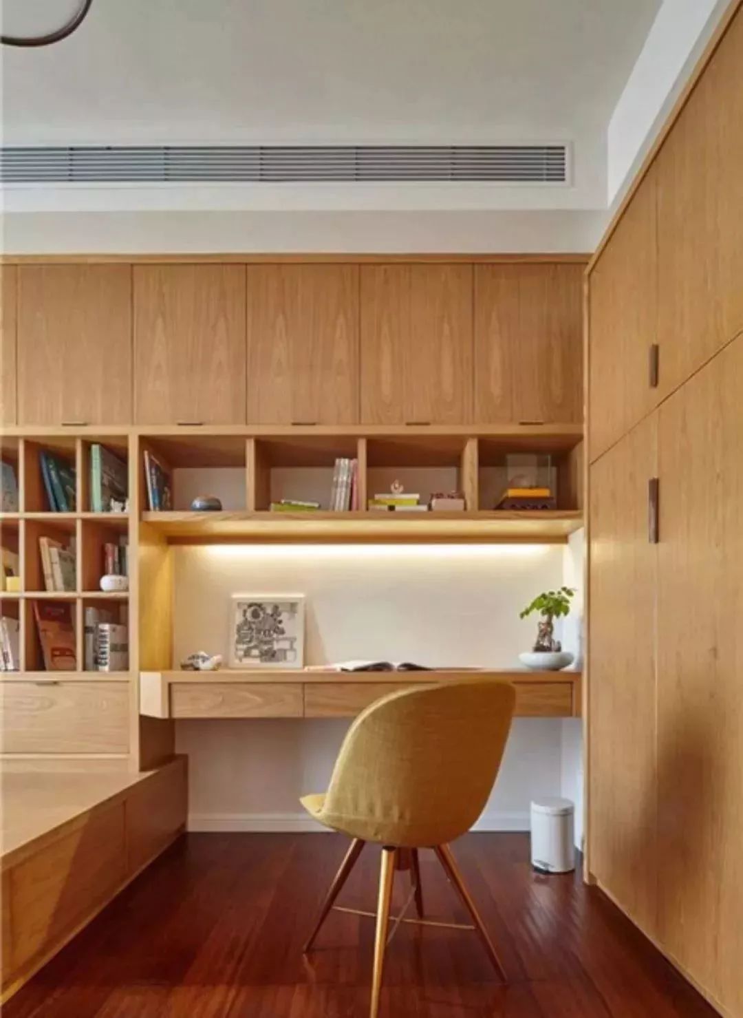 书房书桌效果图片大全,一面墙书柜和书桌,10平方小书房装修风格_大山谷图库