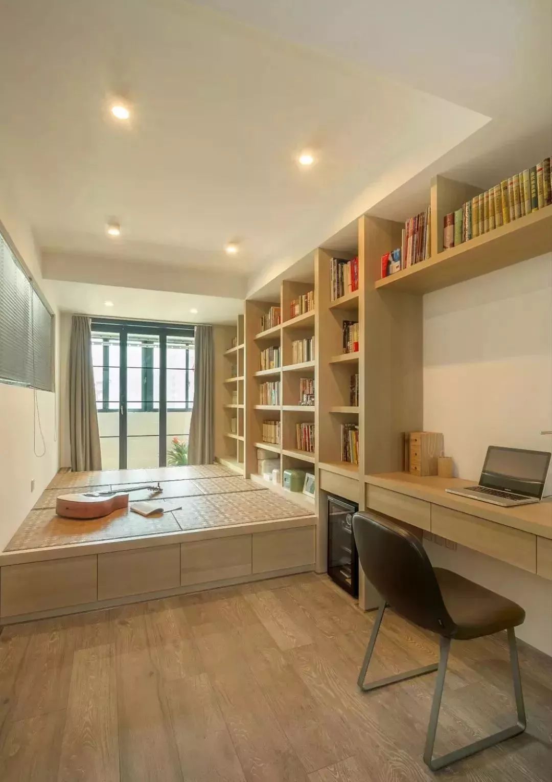 现代简约风格书房实用榻榻米设计效果图-房天下装修效果图