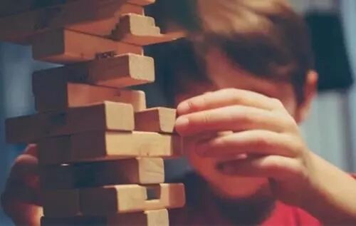 3岁男孩视频刷爆家长群：养废一个人有多简单？