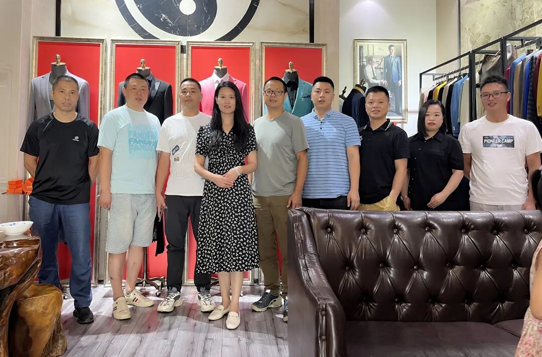 商会走访理事林小仙企业昆山市领袖服饰有限公司