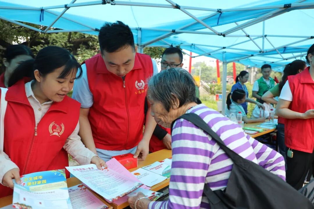 贵港市退役军人事务局积极参与新时代文明实践社区公益系列活动