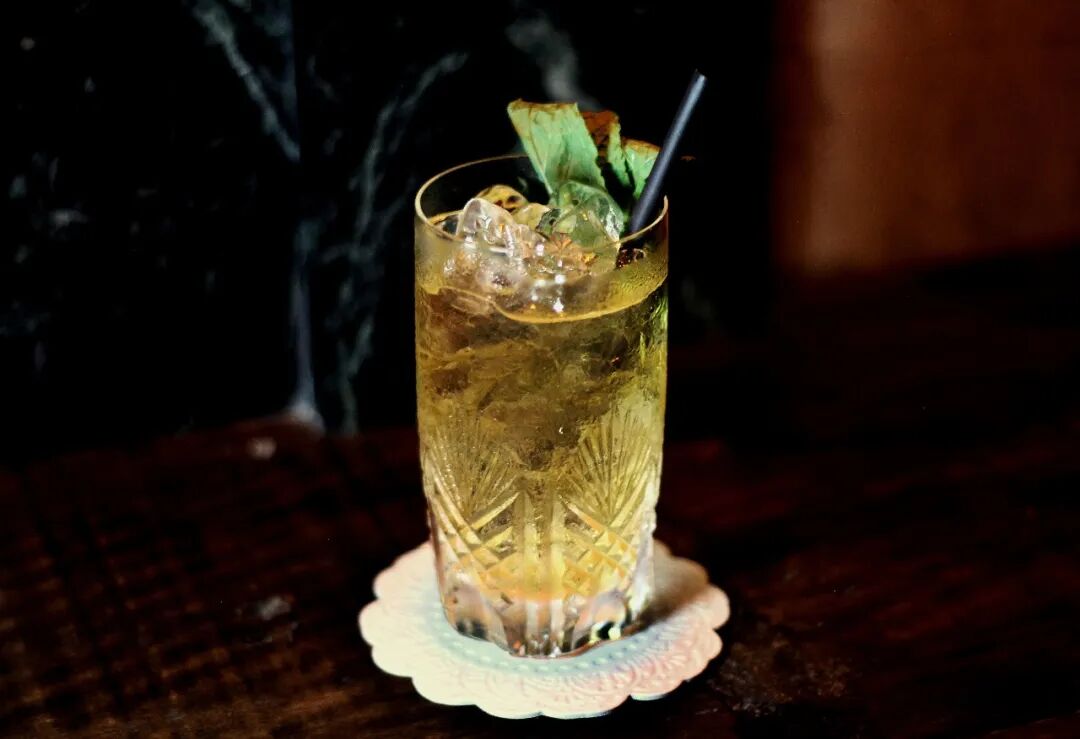 A Rose By Any Other Name ： Shakespearean Bar on Nanchang Lu, Shanghai