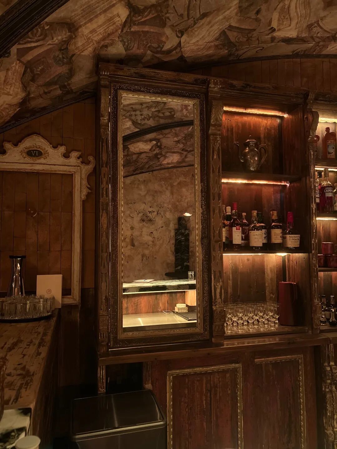 A Rose By Any Other Name ： Shakespearean Bar on Nanchang Lu, Shanghai
