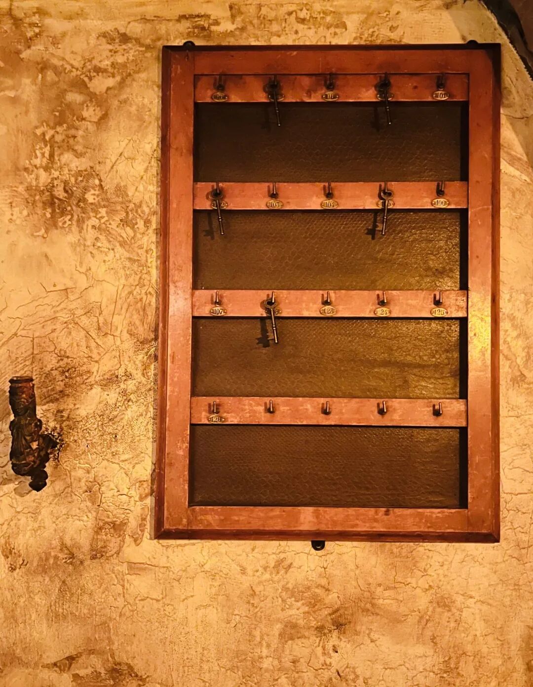 A Rose By Any Other Name ： Shakespearean Bar on Nanchang Lu, Shanghai
