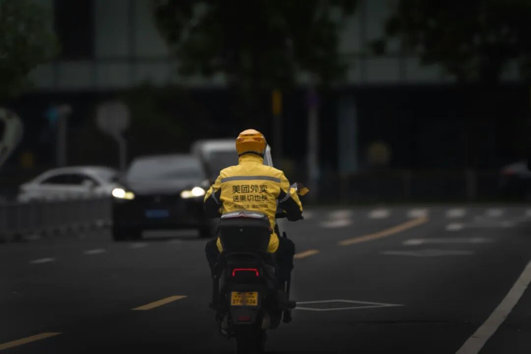 China's Food-Delivery Rider Wang Jibing Wins Lu Xun Poetry Prize