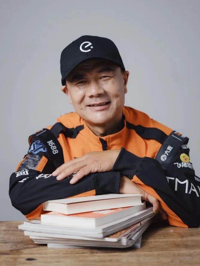 China's Food-Delivery Rider Wang Jibing Wins Lu Xun Poetry Prize