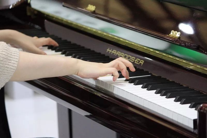 如何成为一个更出色的钢琴演奏者