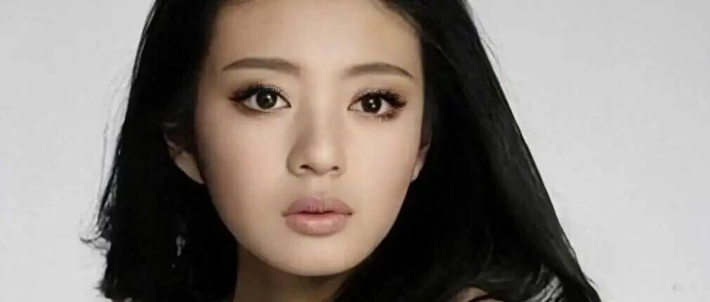 安以轩隐退三年,豪门梦碎成单亲妈妈,沉默背后是女性生存的真相