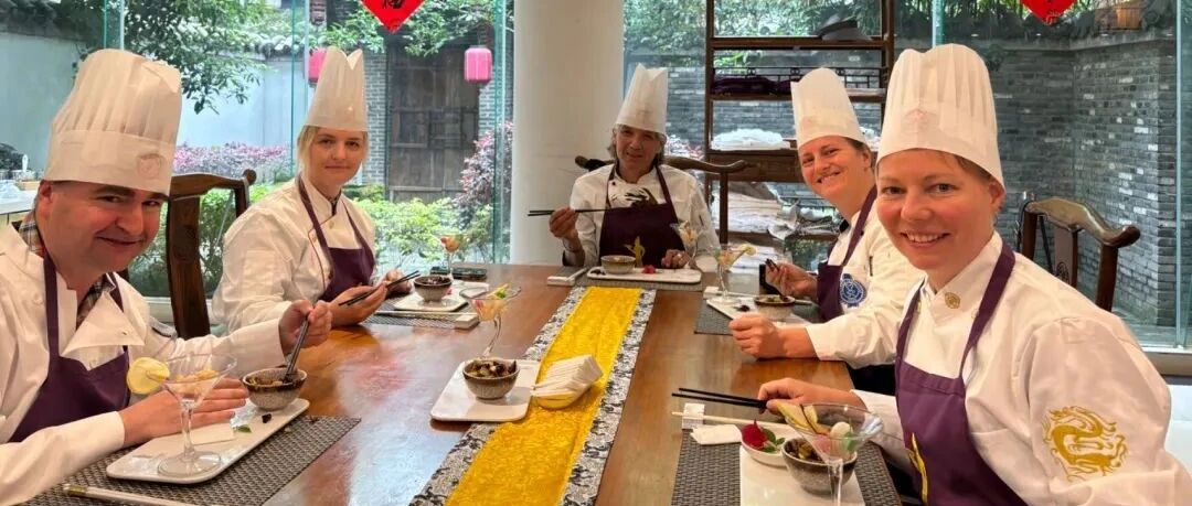 【Chengdu Day Tour】Sichuan Cuisine Museum+Citywalk (Daily Group)