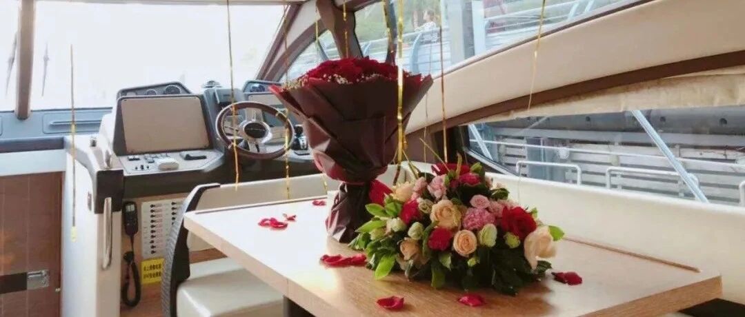 Affordable Luxury Yacht Charter for Huangpu River Cruise 黄浦江游艇租赁