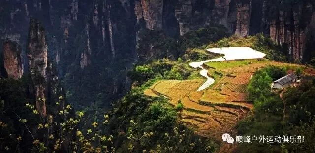 凤凰古城离长沙近吗_凤凰古城距离长沙多远_长沙离凤凰古城多远