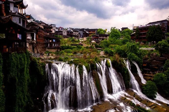 凤凰古城距离长沙多远_凤凰古城离长沙近吗_长沙离凤凰古城多远