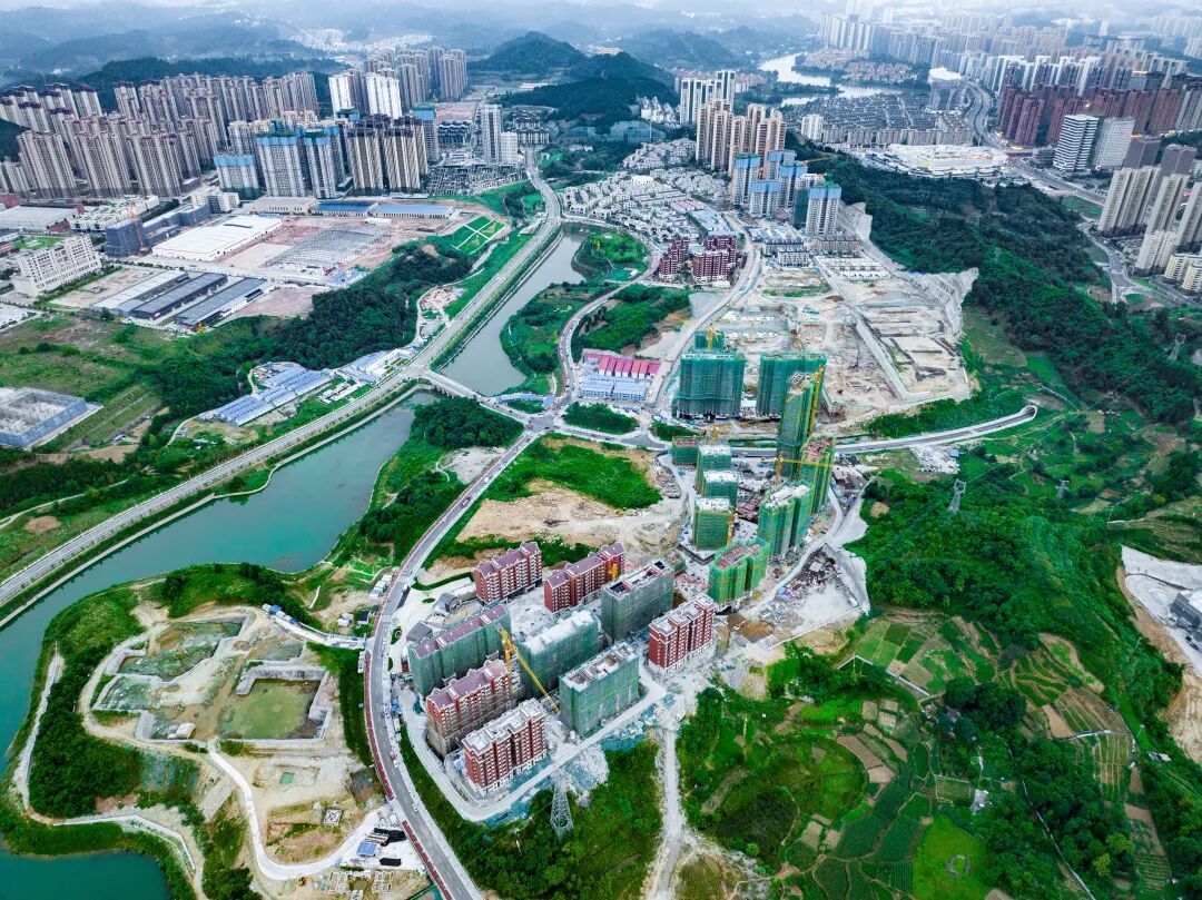 到宜昌联投总部大厦封顶,华美达酒店签约进驻,澜溪谷幼儿园开园