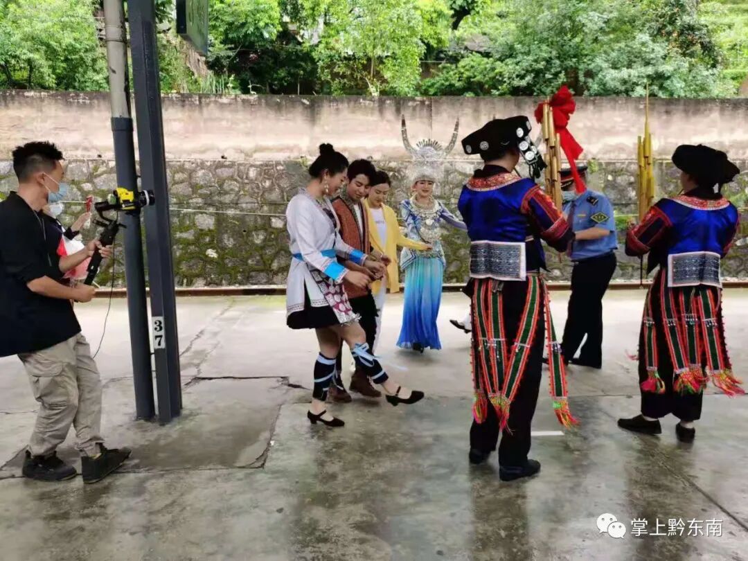 ǭ����������Ƥ�𳵡�ʻ�롱����Ƶֱ����