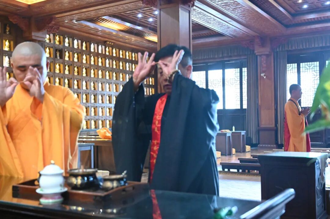 梁皇丨嘉兴圆通古寺“49天梁皇法会”正式开始，熏坛仪式殊胜圆满！