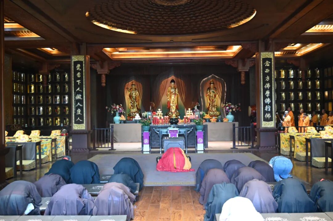 梁皇丨嘉兴圆通古寺“49天梁皇法会”正式开始，熏坛仪式殊胜圆满！