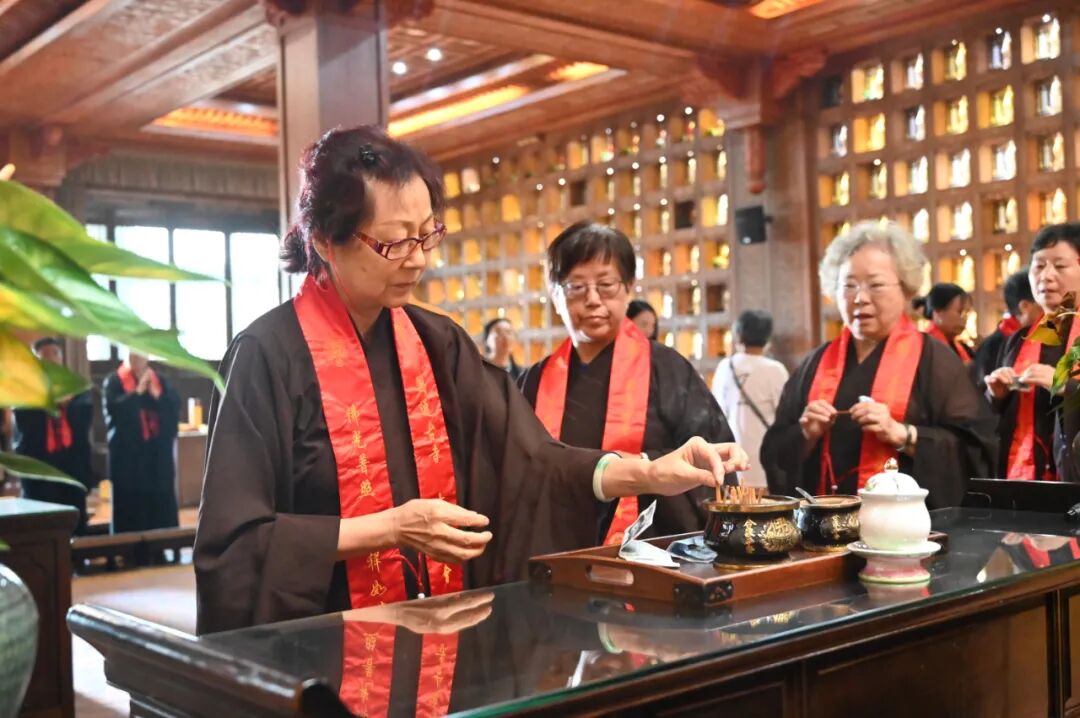 梁皇丨嘉兴圆通古寺“49天梁皇法会”正式开始，熏坛仪式殊胜圆满！