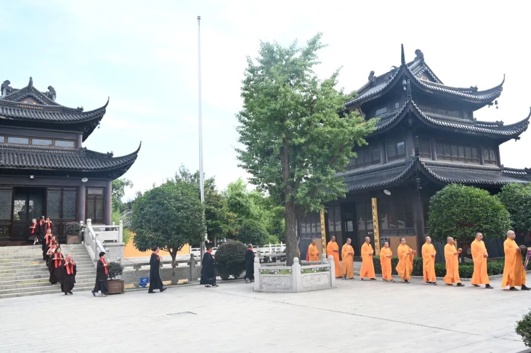 梁皇丨嘉兴圆通古寺“49天梁皇法会”正式开始，熏坛仪式殊胜圆满！
