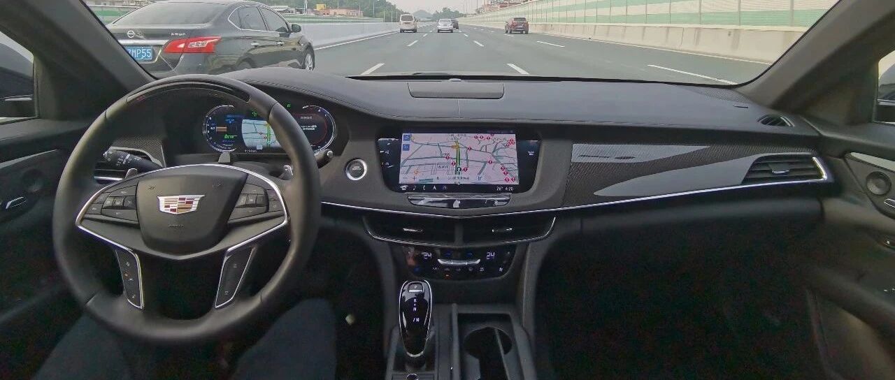 时速100km/h跑高速，20分钟没扶把，开车只用眼，什么车？| DA视频