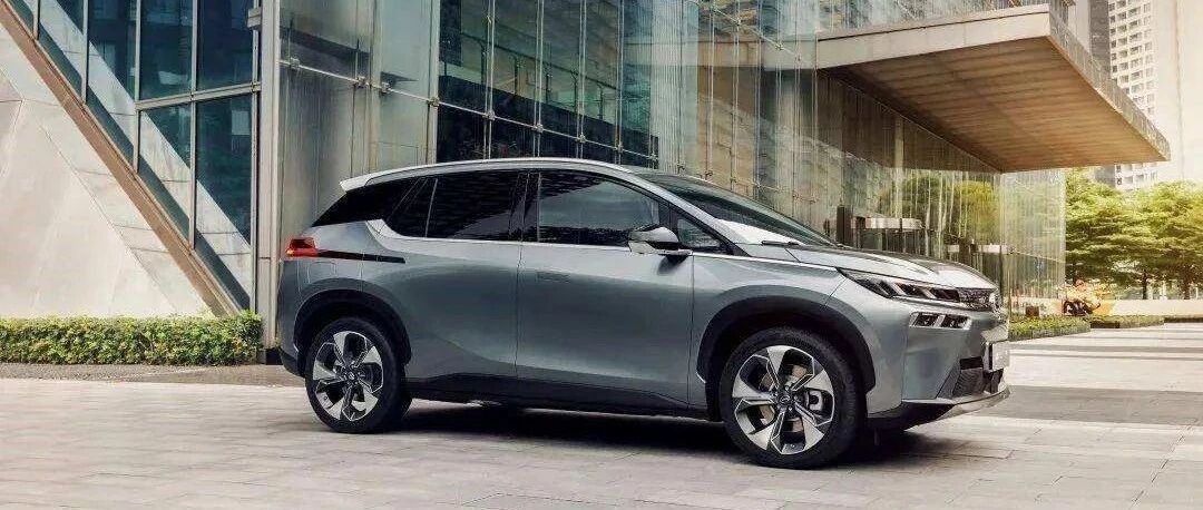 “超国民待遇”VS“硬功夫”，特斯拉和埃安的巅峰对决