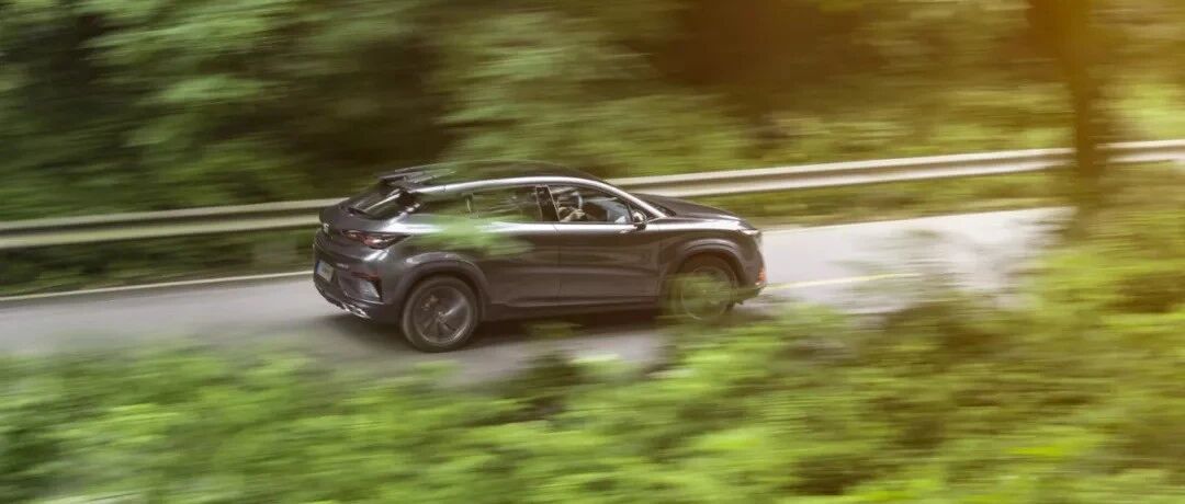 2020年最大的黑马，上市6个月连续销量破万，长安UNI-T凭什么？